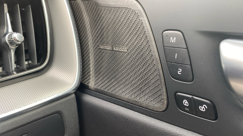 Volvo XC60 2.0 B5P Plus Dark 5dr AWD Geartronic Petrol Estate